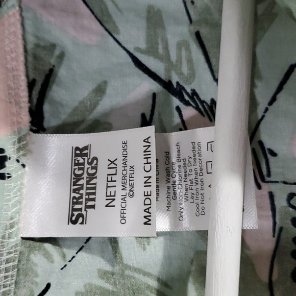 NETFLIX STRANGER THINGS Jim Hopper costume button down shirt men's one size - Picture 2 of 4